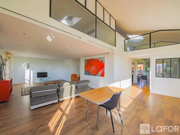 Appartement 4 pièces 230 m²