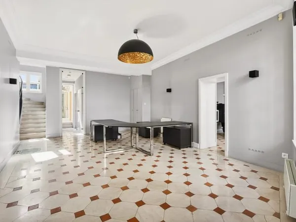 Versailles - SAINT LOUIS - Hôtel particulier à vendre - 12 pièces - 8 chambres - 333 m² - Jardin de 