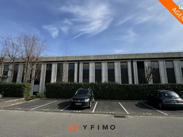 BUREAUX 1456 m² CERGY