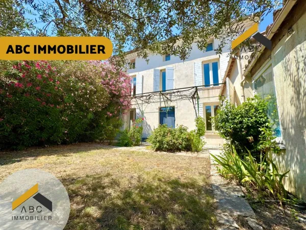 Maison centre-ville avec jardin et garage en toute tranquillité