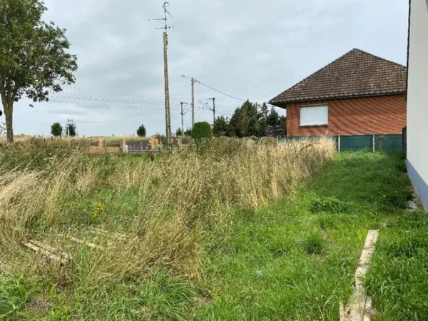 Terrain 1596 m²