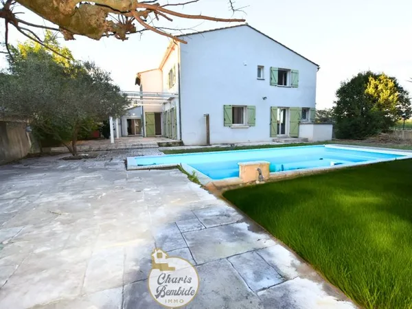 Maison 9 pièces 275 m²