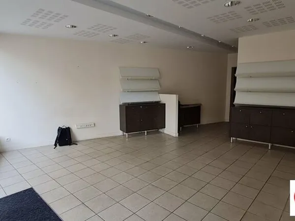 Local commercial 85 m²