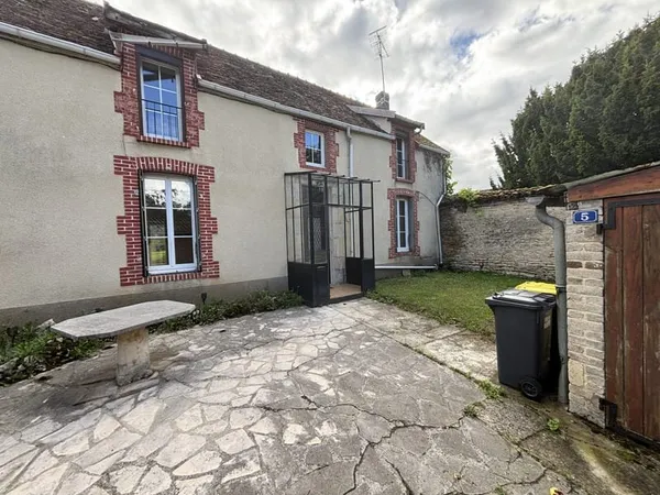 SAINTE COLOMBE SUR SEINE Ensemble deux de Maisons avec dépe
