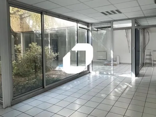 Bureau 200 m²
