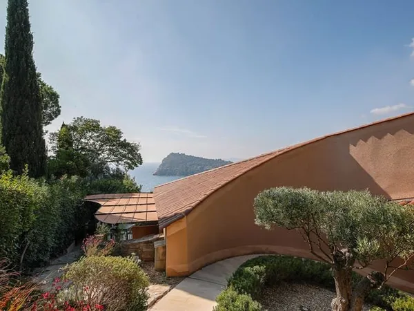 Une villa face au Cap Nègre, signée Maurice Sauzet