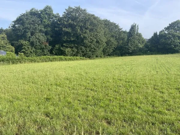 Rare à PLOUHA, un grand terrain à bâtir proche du centre