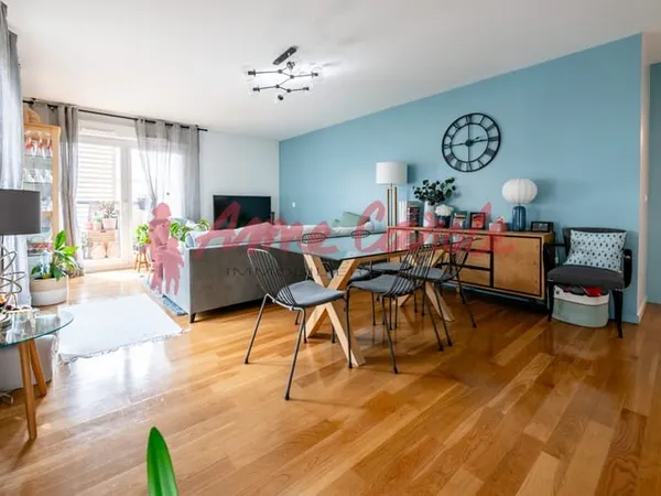 Centre ville Appartement 4 pièces de 91 m2 avec balcon cave