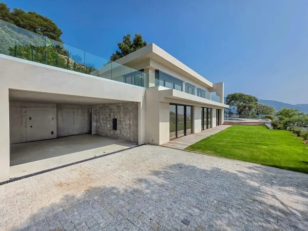 Sublime villa contemporaine neuve sur les hauteurs de Roquebrune-Cap-Martin avec vue mer panoramique