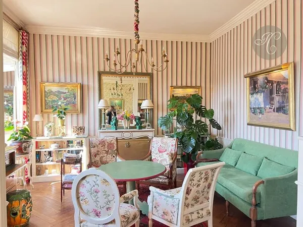 Appartement bourgeois en dernier étage quartier Raspail