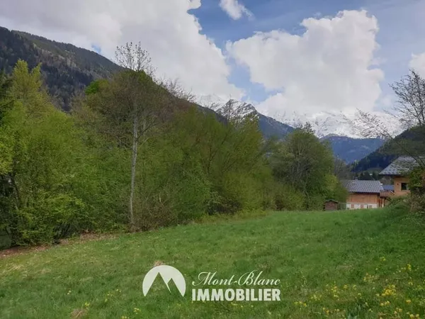 Terrain constructible 1392 m²
