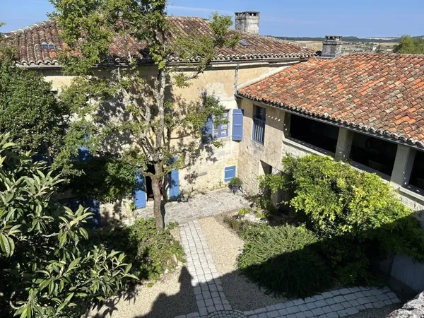 Belle maison de village avec 5 chambres et piscine