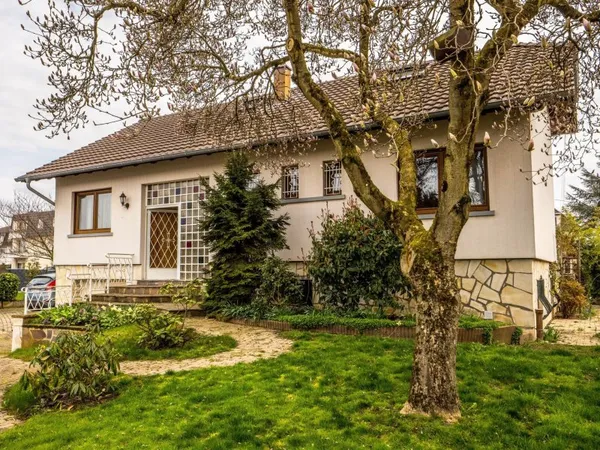 Maison - 6 pièces 136 m2 sur 8 ares de terrains