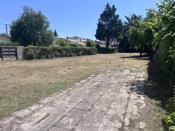 BDX BEL AIR-PRIMEROSE TERRAIN CONSTRUCTIBLE 662m2