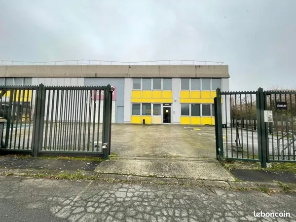 Local industriel 757 m²