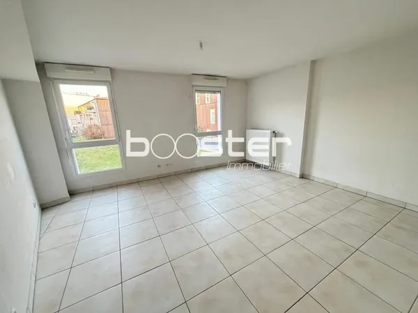 Toulouse 31200 - Grand studio de 36 m² au 1er étage avec parking et ascenseur