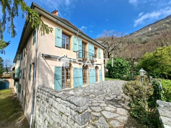 Demeure avec 7 chambres et une piscine