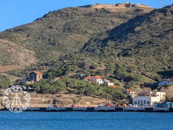 PORT-VENDRES - BEAU TERRAIN CONSTRUCTIBLE VUE MER