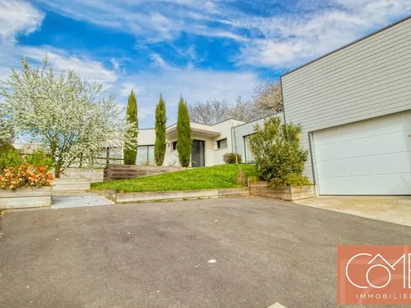 A VENDRE MAISON COMTEMPORAINE DE PLAIN PIED - 120,20M² - 3 CHAMBRES - PARCELLE DE 564M² - GARAGE - 3
