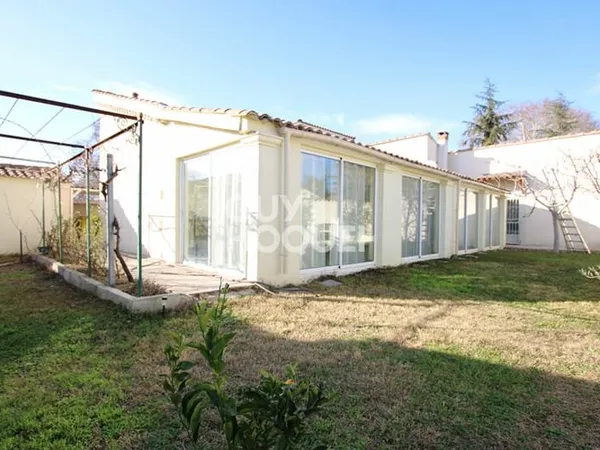AVIGNON : maison F7 à vendre