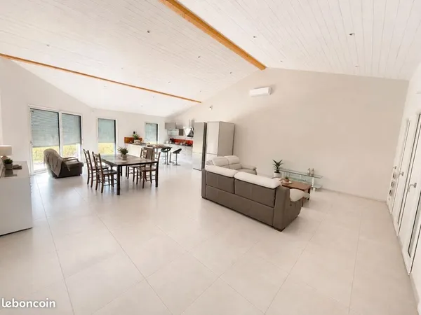 Maison 2016 - 2 chambres - Grande pièce de vie 73 m² - jardin - Vallans