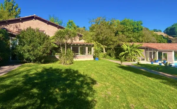 Maison 15 pièces 825 m²