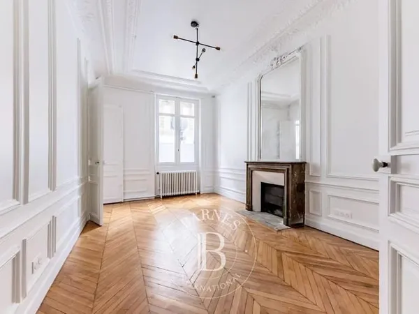 EXCLUSIVITE - PARIS 8ème - Monceau - Appartement haussmannien rénové - 3 chambres