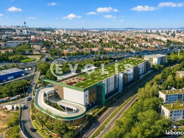 Local d'activité 778 m²