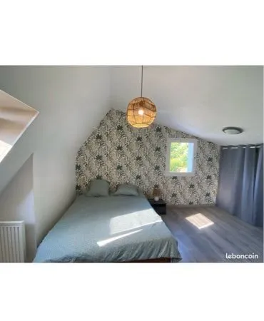 Chambre meublée