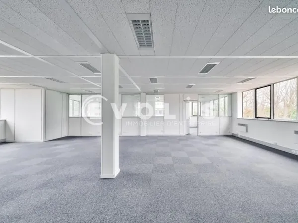 Bureaux 242 m²