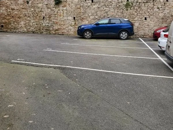 Parking emplacement