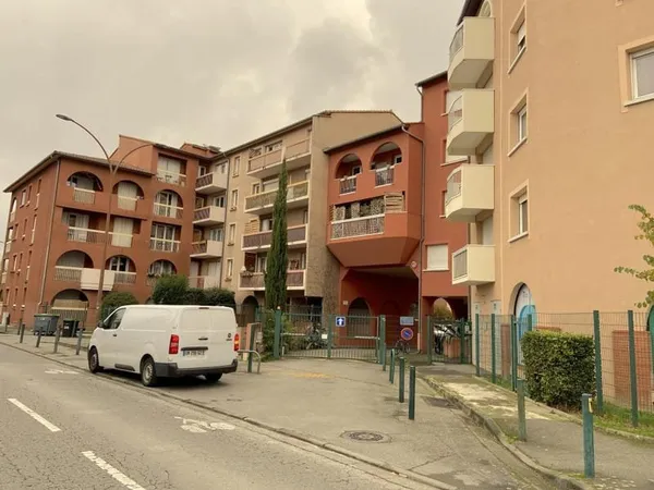 ARENES - Agréable T2 en RDC avec balcon