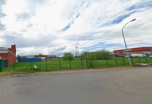 Terrain industriel 33500 m²