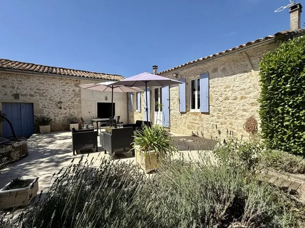 Maison en pierres proche de Gensac