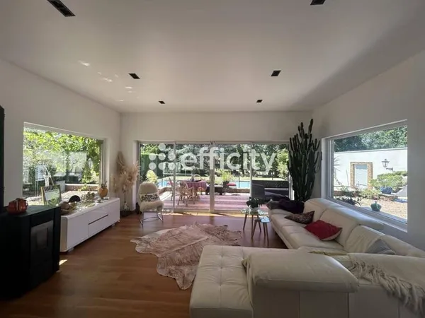 Maison 9 pièces 270 m²