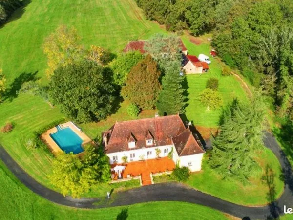Propriété 10 pièces 218 m²