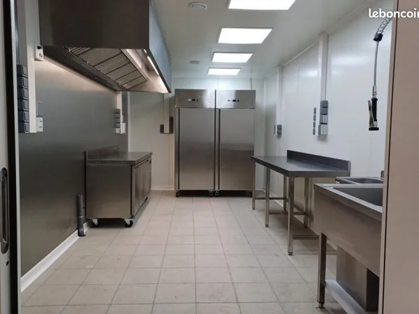 LABORATOIRE DE CUISINE NEUF - 22 m² - SECTEUR GRAND PARC D'ATTRACTION