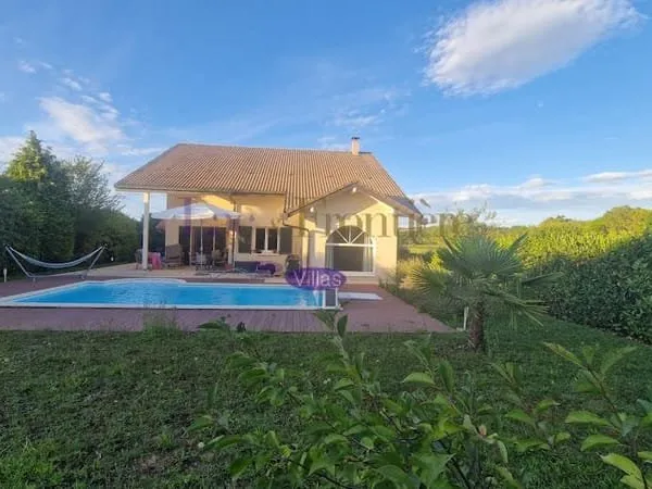 Villa 6 pièces 210 m²