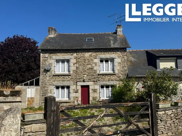 Une maison de quatre chambres située dans un charmant petit village du centre de la Bretagne près de