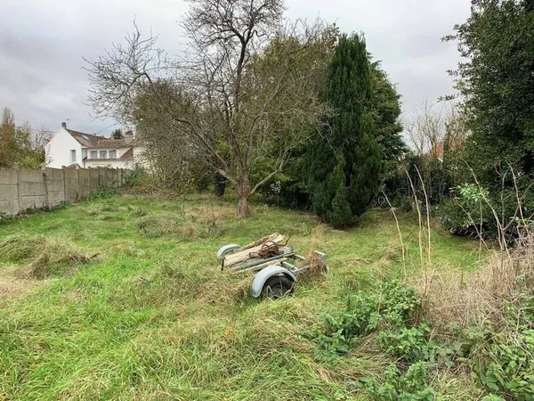 Terrain constructible 827 m²