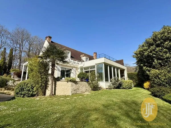 Maison 8 pièces 240 m²