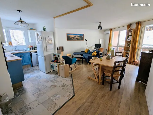 Appartement T3 77 m² avec parking (et garage en sus)