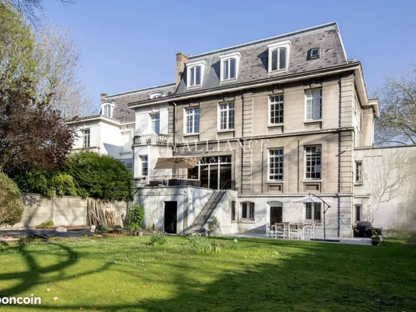 Maison 9 pièces 350 m²