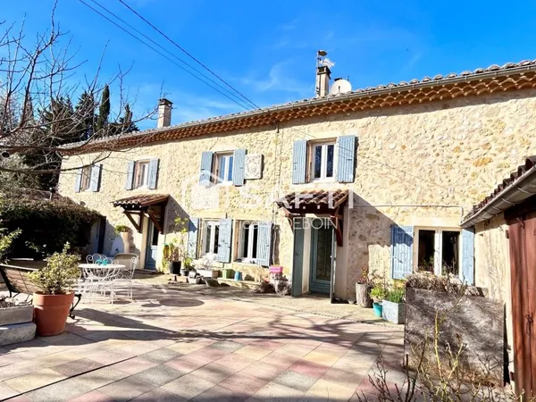 Ensemble immobilier de caractère, charme, volume et potentiel exceptionnel.