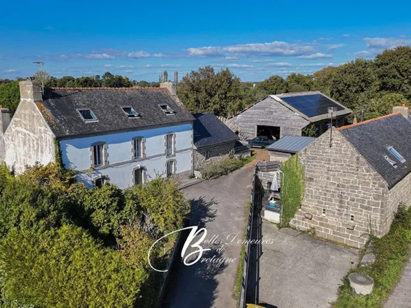 A vendre corps de ferme de caractère avec gîtes entre mer et na