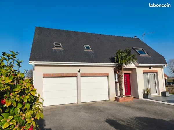 Maison familiale avec double garage, jardin et terrasse