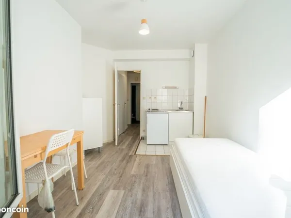 Location studio meublé 18m²
