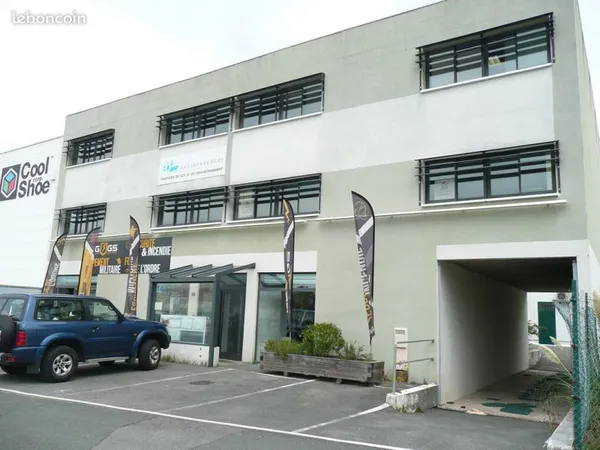 Bureau et espace de travail Vente Bayonne  61m² 1014€