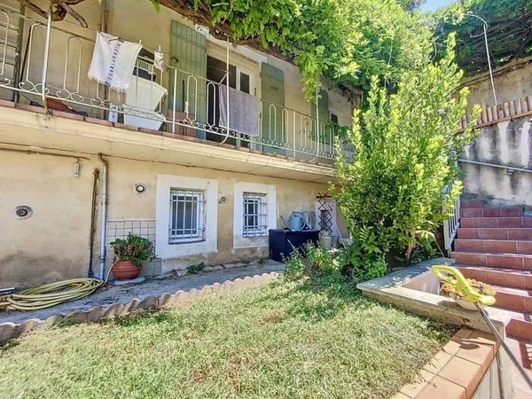 Appartement 3 pièces 933 m²