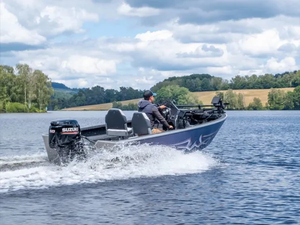 REIMS - FABRICANT ET IMPORTATEUR DE BATEAUX DE PÊCHE SPORTIVE